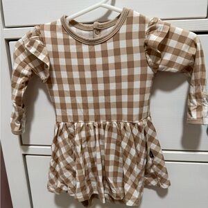 Kyte Baby gingham bisque long sleeve twirl bodysuit